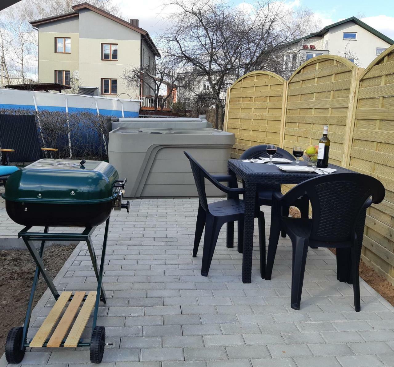 Apartments With Outdoor Spa Jacuzzi And Sauna Вилнюс Екстериор снимка